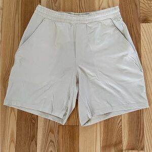 New Men’s Tan White lululemon Pace Breaker “7 Shorts (Authentic)